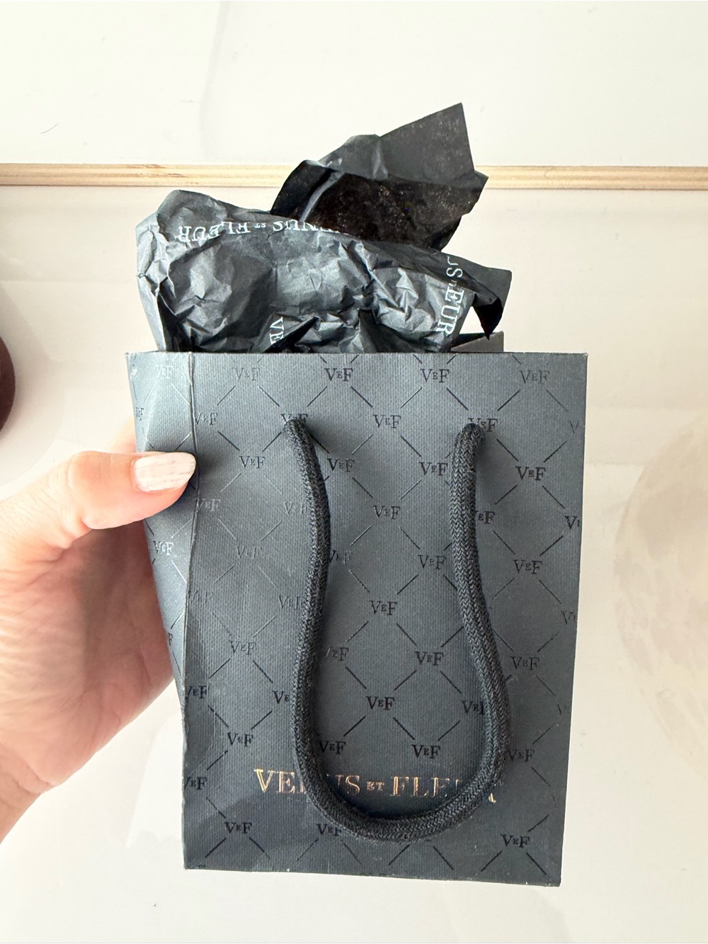 🗽Venus et Fleur Mini Black Gift Bag with Tissue